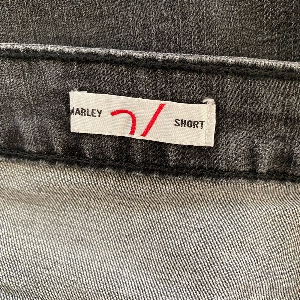 Vigoss Marley Mid Rise Cuffed Distressed Black Wash Jean Shorts NWT Size 20W - Picture 6 of 8